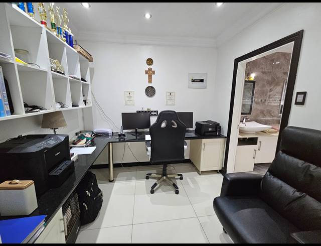 6 BEDROOM GATED ESTATE FOR SALE IN PANORAMA PARK